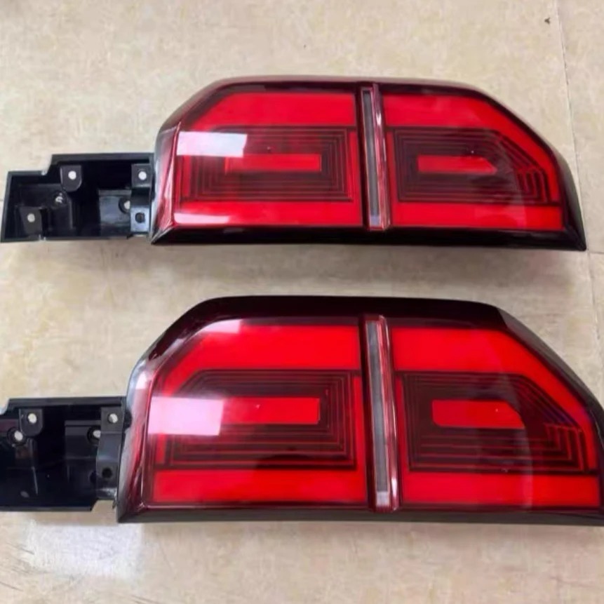 Low Price New Wholesale Hot Sale OEM Auto Spare Parts Right Taillight for  Formula Leopard 5 OE 13991720-00